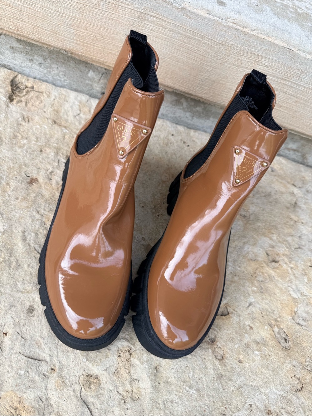GUESS Hestia Patent Chelsea Lug Boots Brown Black Size 9.5